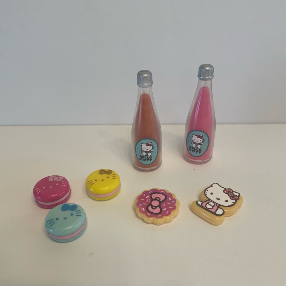 Sanrio Hello Kitty Mini 2 1/2" Juice/Soda Bottles and Cookies